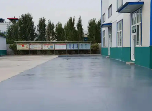 铜陵彩色路面喷涂翻新的材料对冬季